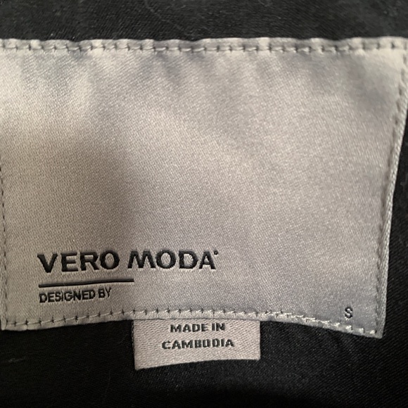 Black Trench Coat - Picture 8 of 9